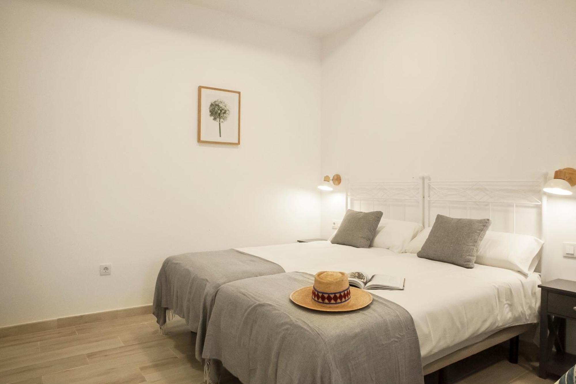Apartamentos Rg Hospital Valme Séville Extérieur photo
