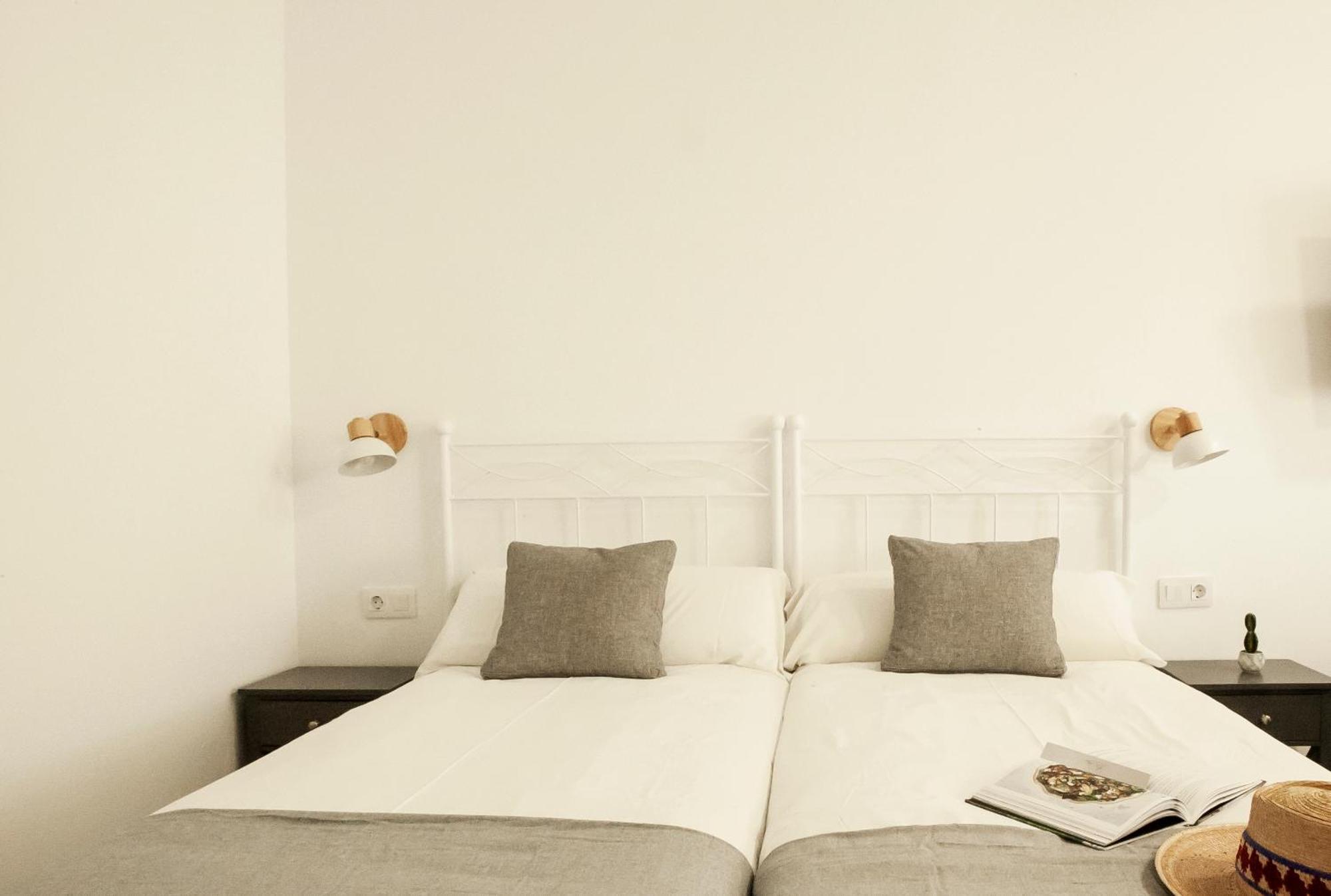 Apartamentos Rg Hospital Valme Séville Extérieur photo