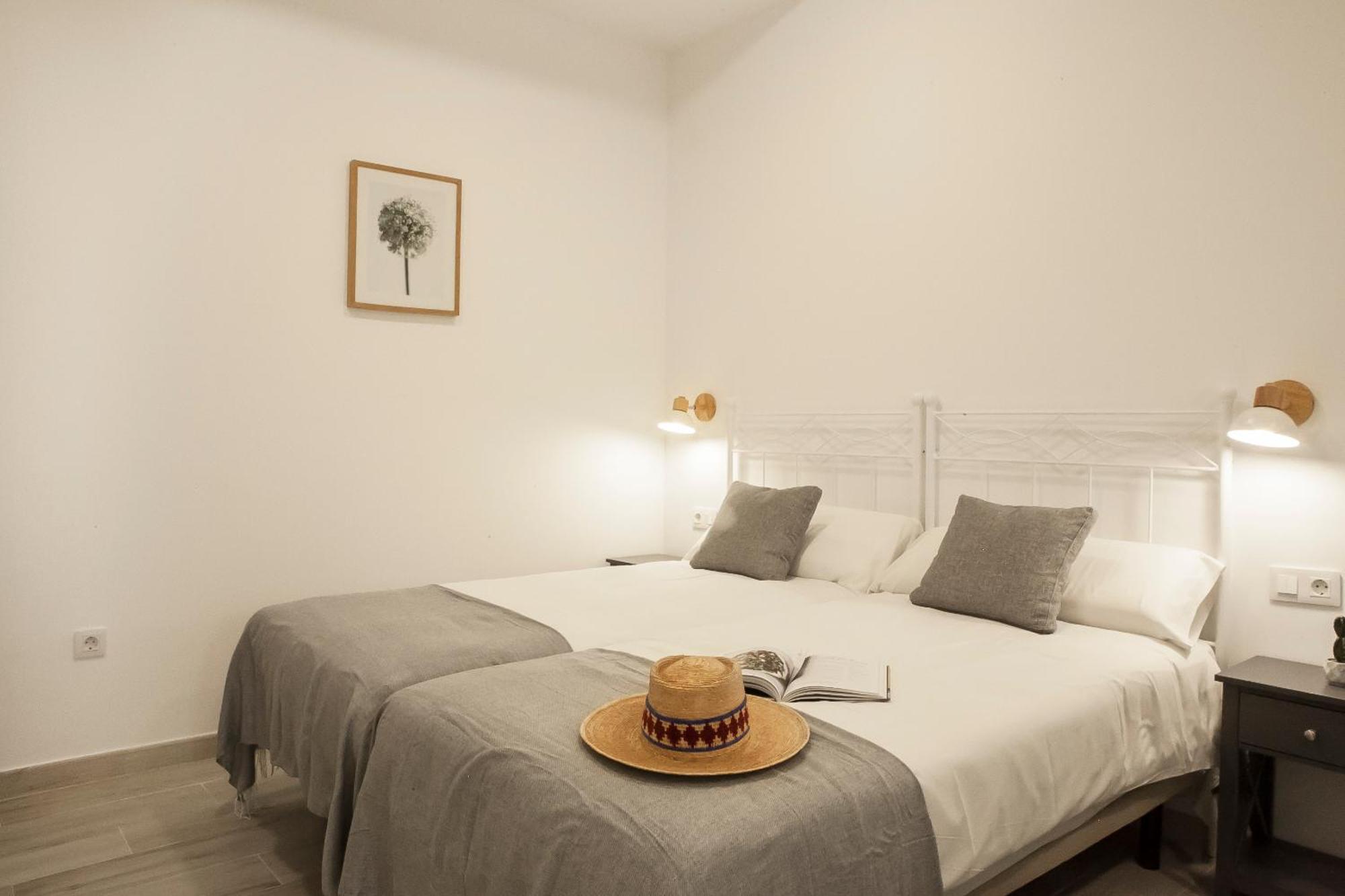 Apartamentos Rg Hospital Valme Séville Extérieur photo